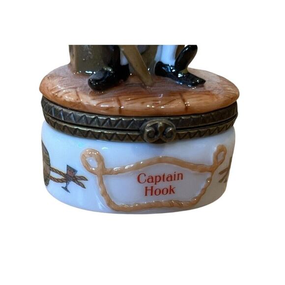 Walt Disney Peter Pan's Captain Hook Porcelain Hinged Box PHB W/ Telescope VTG - Picture 2 of 8